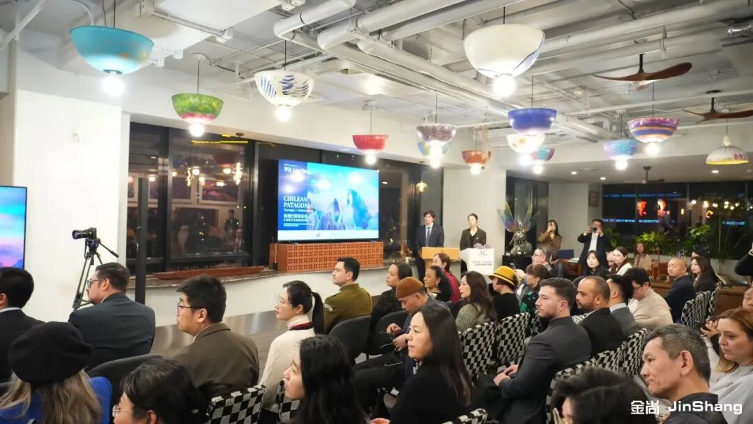 以光影跨越山海罗红摄影展 | 中国×智利建交55周年特展在金尚JinShang 金尚源举办 现场图 5 | 田丽莲 Lilian Tian 金尚JinShang